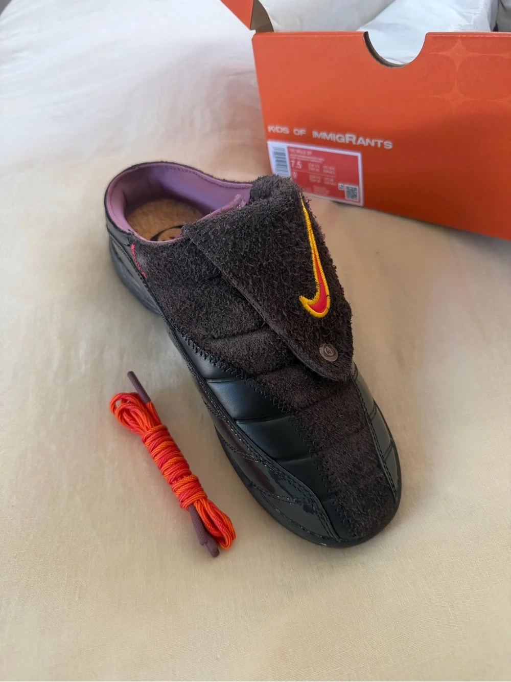 Nike Total 90 x  KOI - NWT brown mule